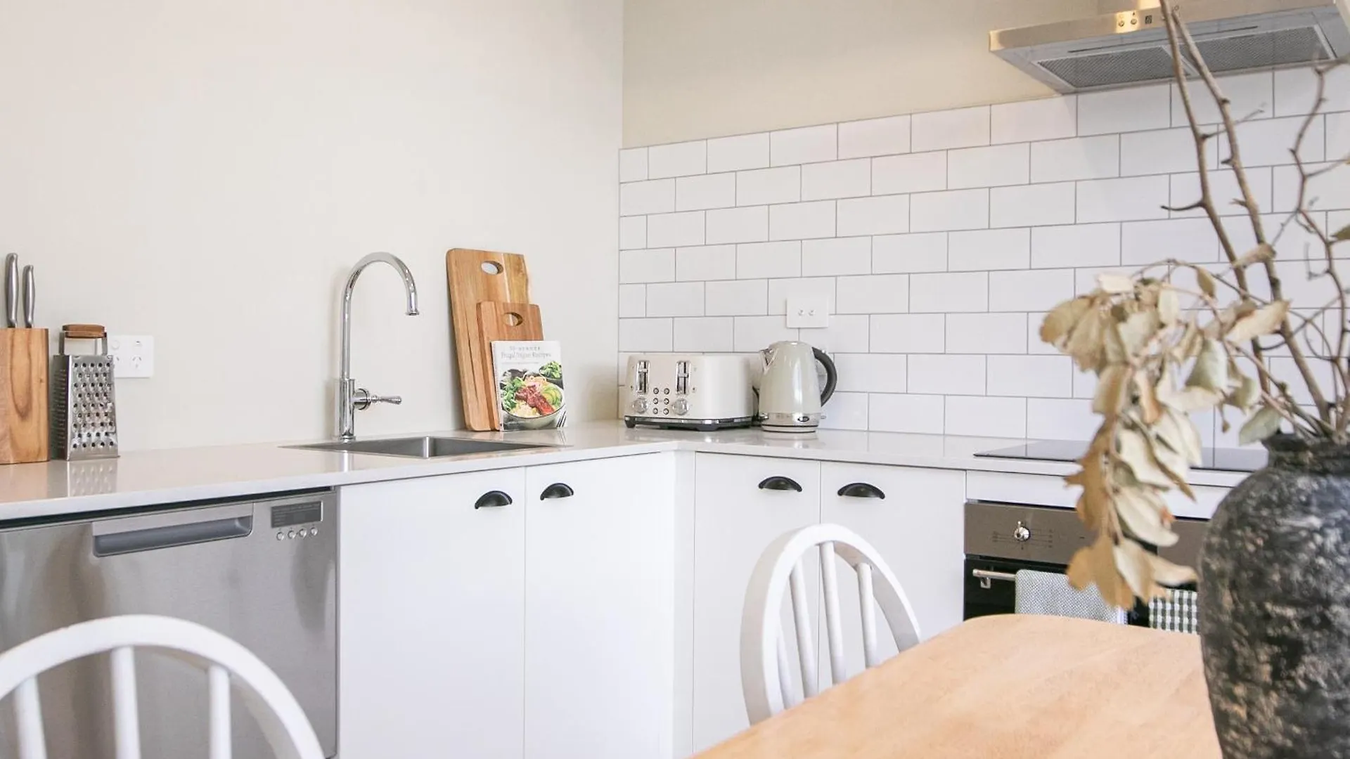 3 Bed Family Retreat Classic Charm With Park Views Christchurch Nova Zelândia