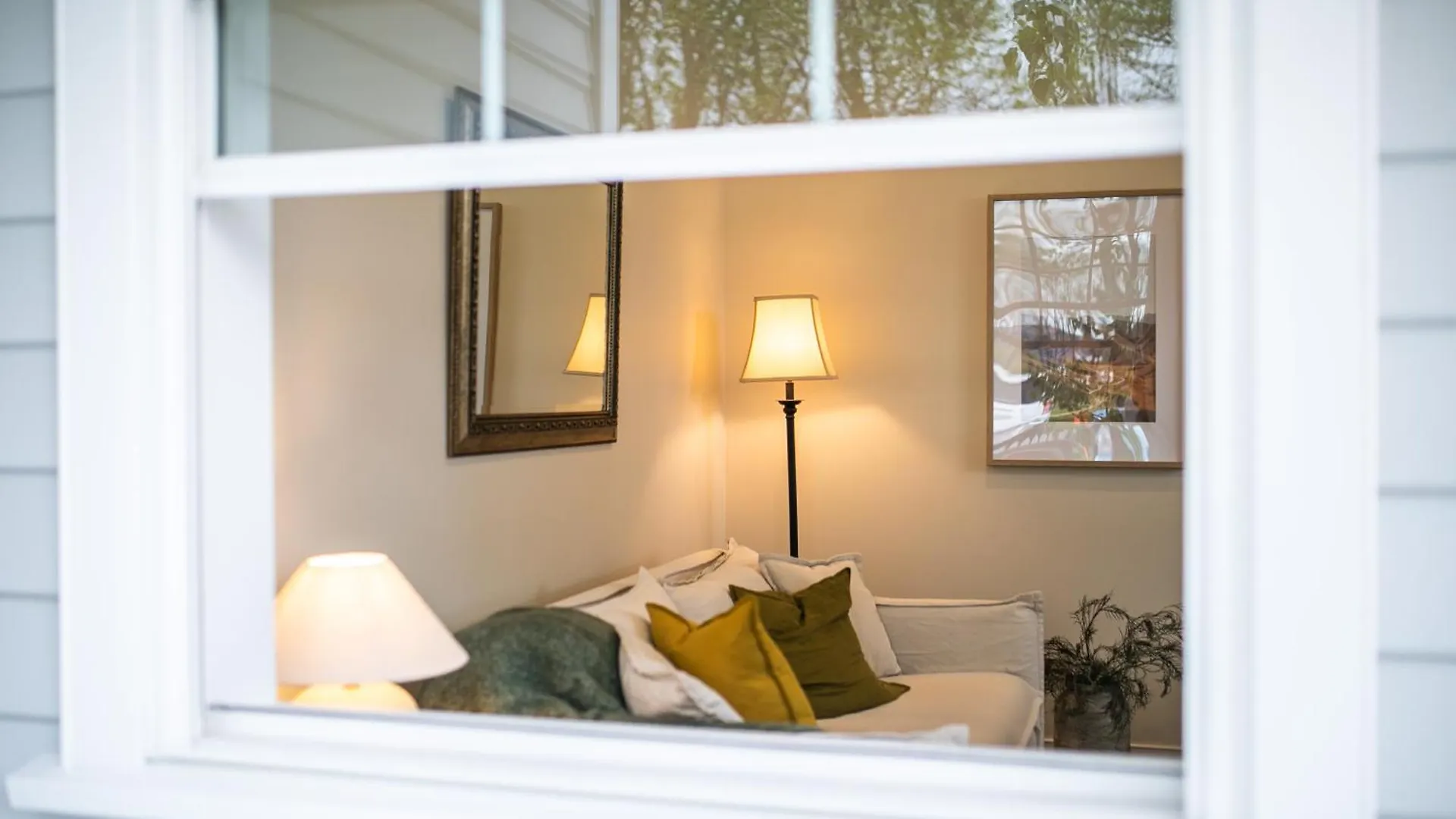 3 Bed Family Retreat Classic Charm With Park Views Christchurch 0*,
