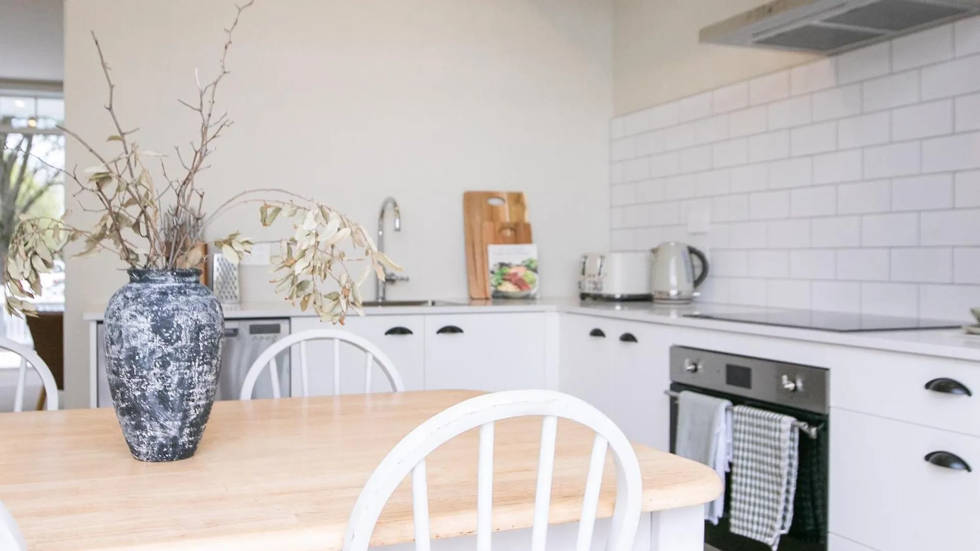 3 Bed Family Retreat Classic Charm With Park Views Christchurch Nova Zelândia
