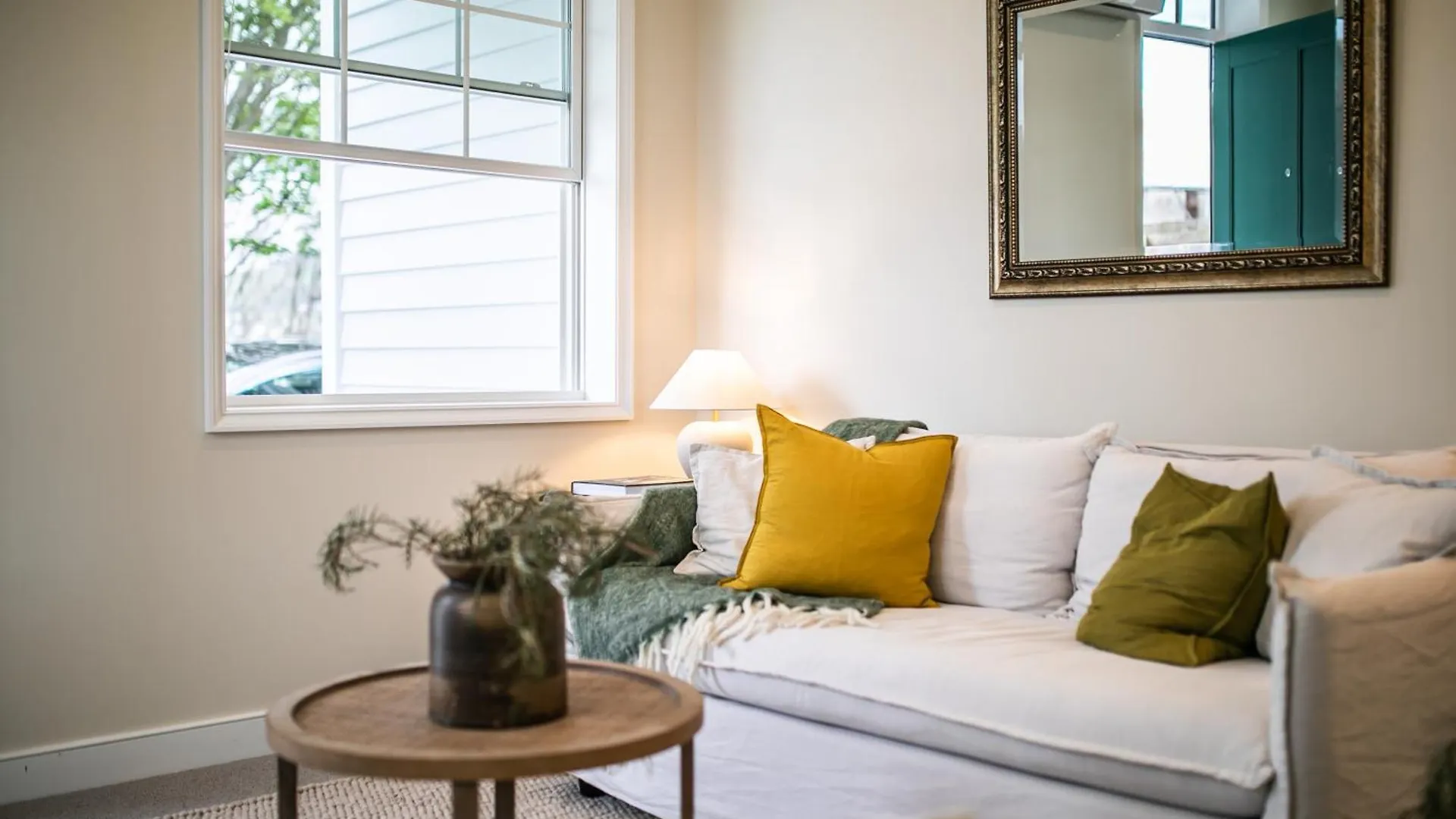 3 Bed Family Retreat Classic Charm With Park Views Christchurch