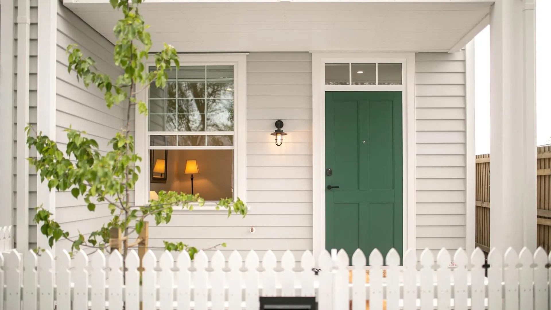 3 Bed Family Retreat Classic Charm With Park Views Christchurch