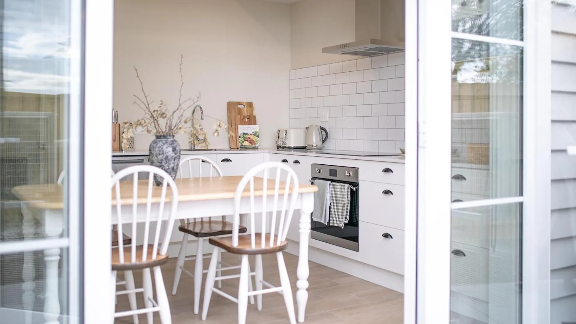 3 Bed Family Retreat Classic Charm With Park Views Christchurch 0*,  Nowa Zelandia