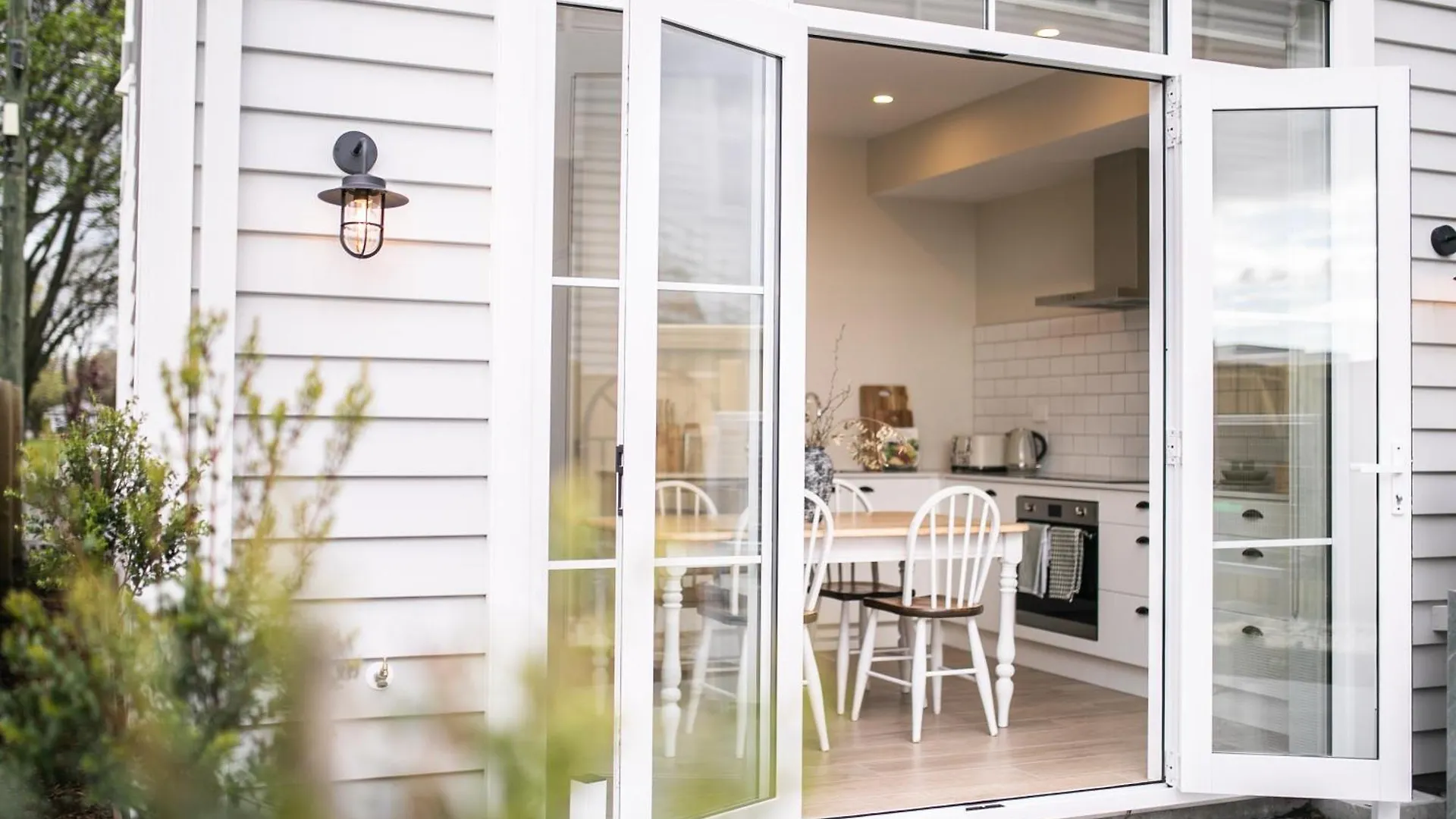 3 Bed Family Retreat Classic Charm With Park Views Christchurch